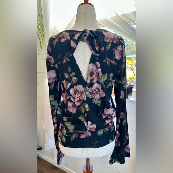 A. Byer Floral Long Sleeve Top.
Size Medium - Picture 2 of 5